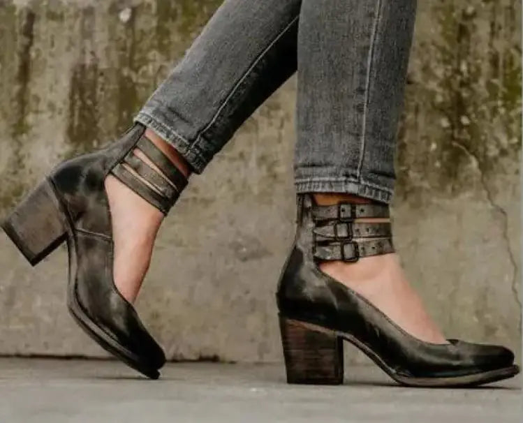 Modieuze Gesp-Sandalen voor Dames – Puntige Elegantie