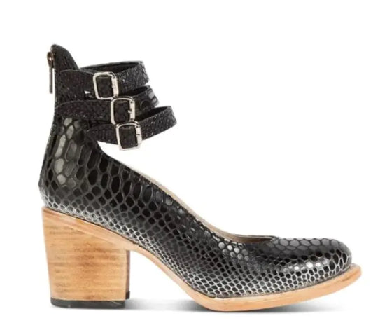 Modieuze Gesp-Sandalen voor Dames – Puntige Elegantie