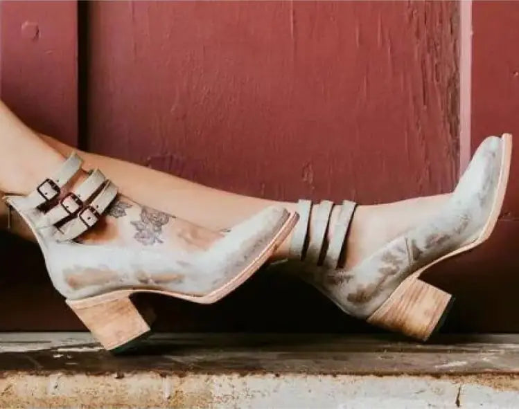 Modieuze Gesp-Sandalen voor Dames – Puntige Elegantie